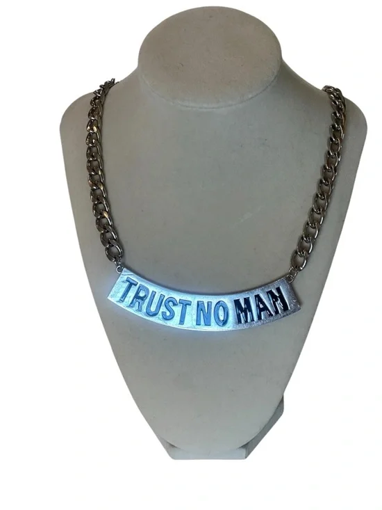 Y2K Edgy "TRUST NO MAN" Chunky Silver Tone Curb Chain Statement Necklace 18”L - Picture 3 of 7